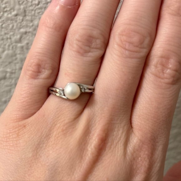 Estate Jewelry - Estate Sterling Silver 925 4.6mm Cultured Pearl & CZ Ladies Ring 2.1g